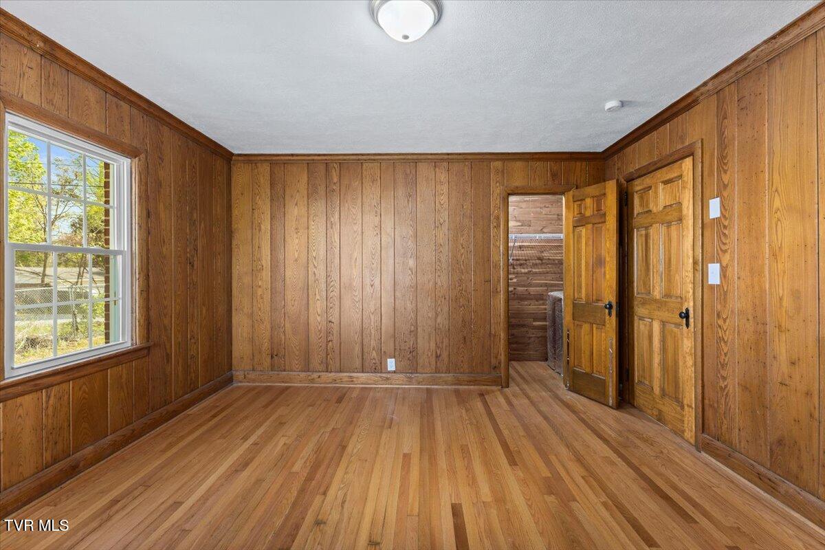 223 North Riverside Drive Elizabethton, TN 37643 - Photo 27 of 42 27-128A2649