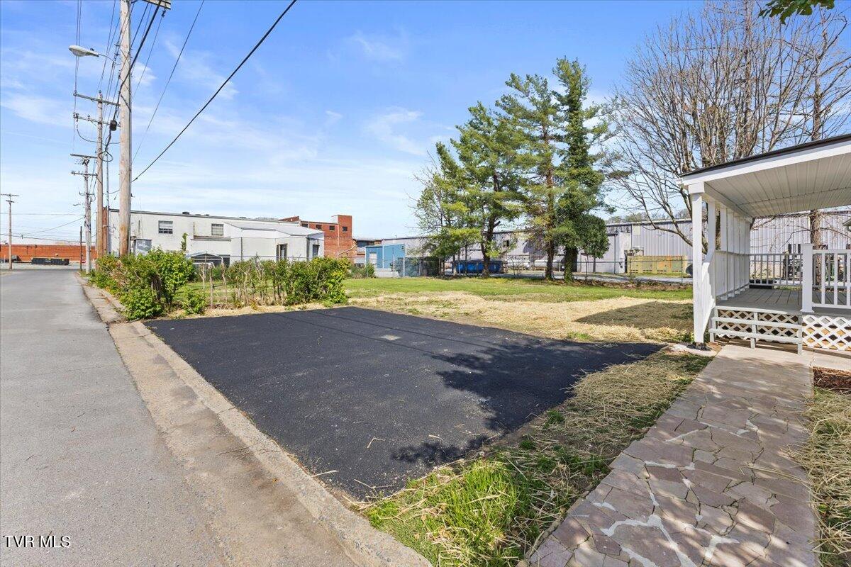 223 North Riverside Drive Elizabethton, TN 37643 - Photo 42 of 42 09-128A2585
