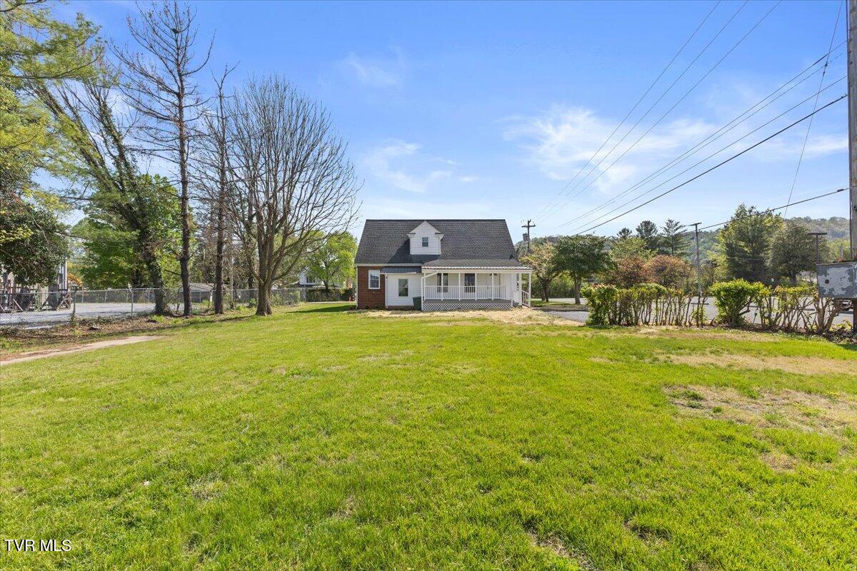 223 North Riverside Drive Elizabethton, TN 37643 - Photo 7 of 42 08-128A2582