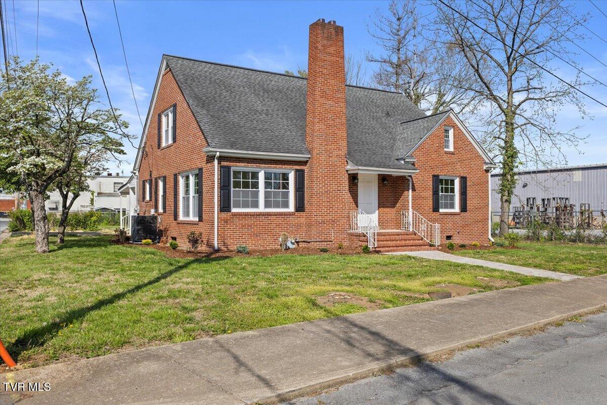 223 North Riverside Drive Elizabethton, TN 37643 - Photo 10 of 42 03-128A2567