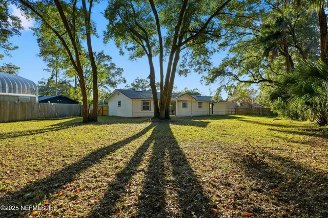 a picture of a open kitchen