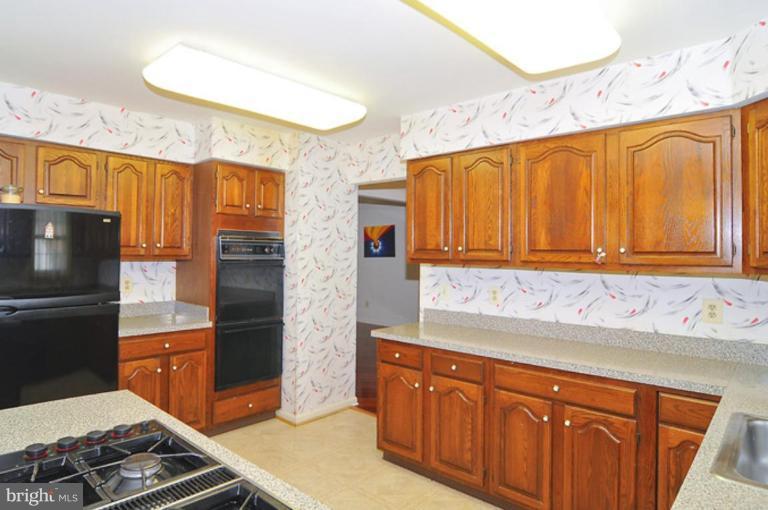 13829 Bison Court Silver Spring, MD 20906 - Photo 8 of 27 Kitchen
