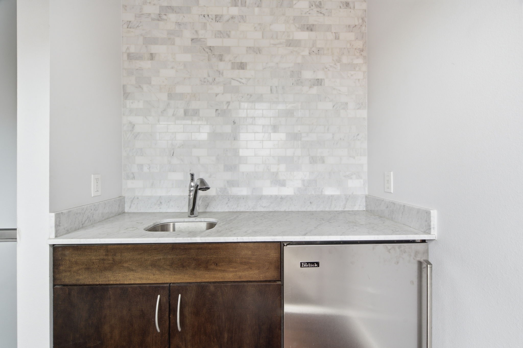 2934 Commerce Street Houston, TX 77003 - Photo 3 of 44 a close view of sink