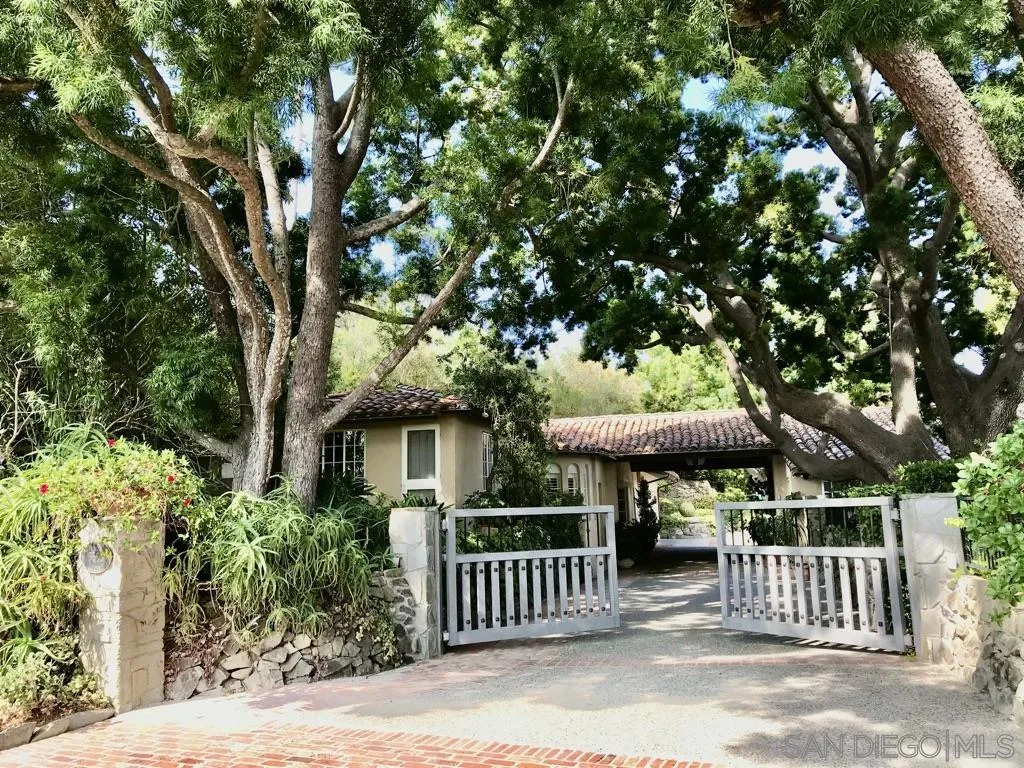 5505 Codorniz Rancho Santa Fe, CA 92067 - Photo 2 of 17
