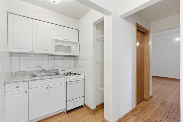 $1,200 | 4518 North Sheridan Road, Unit 1C, Chicago, IL 60640