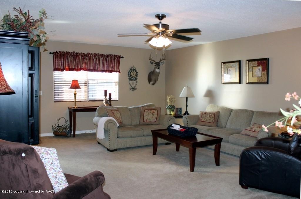 5209 Raindrop Lane Amarillo, TX 79110 - Photo 8 of 31 Living Room V3