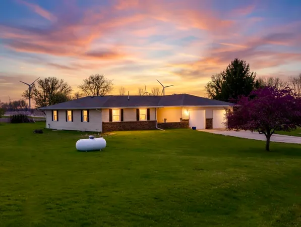 $465,000 | 13015 West Franklin Street, Hudson, IL 61748