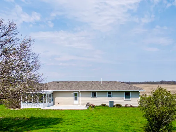 $465,000 | 13015 West Franklin Street, Hudson, IL 61748