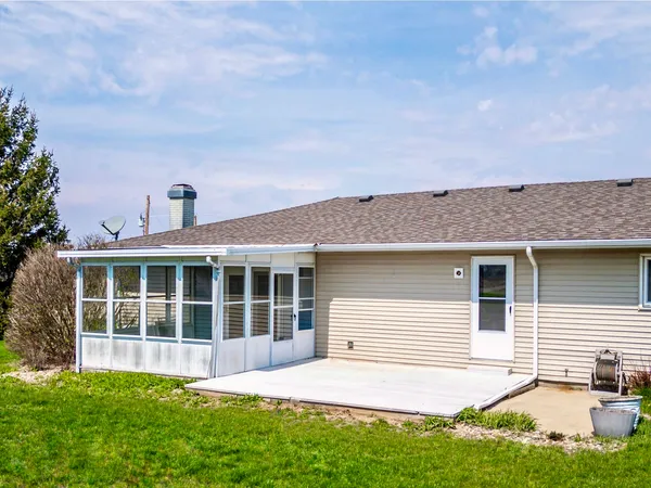 $465,000 | 13015 West Franklin Street, Hudson, IL 61748