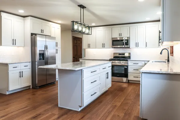 $465,000 | 13015 West Franklin Street, Hudson, IL 61748