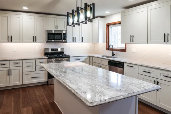 $465,000 | 13015 West Franklin Street, Hudson, IL 61748