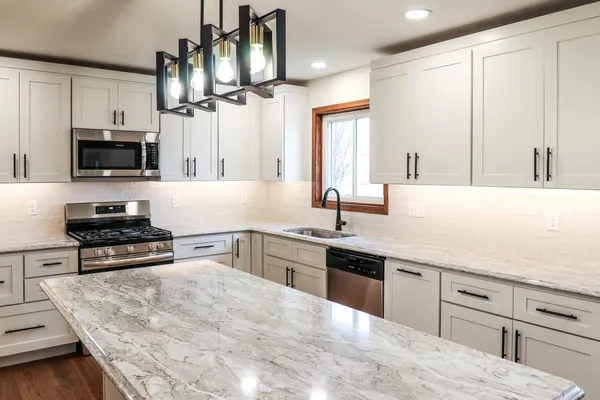 $465,000 | 13015 West Franklin Street, Hudson, IL 61748