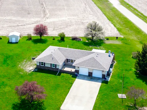$465,000 | 13015 West Franklin Street, Hudson, IL 61748