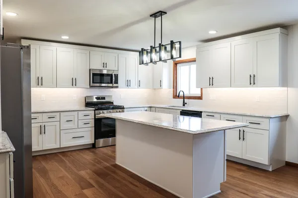 $465,000 | 13015 West Franklin Street, Hudson, IL 61748