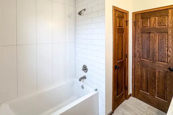 $465,000 | 13015 West Franklin Street, Hudson, IL 61748