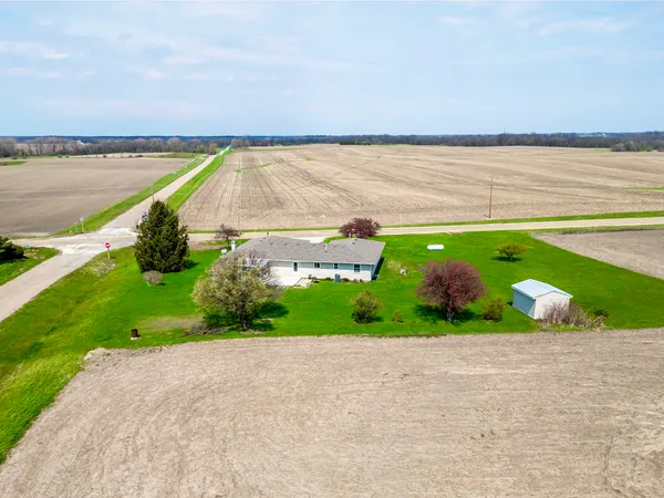 $465,000 | 13015 West Franklin Street, Hudson, IL 61748