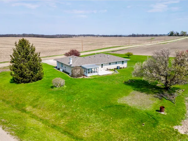 $465,000 | 13015 West Franklin Street, Hudson, IL 61748