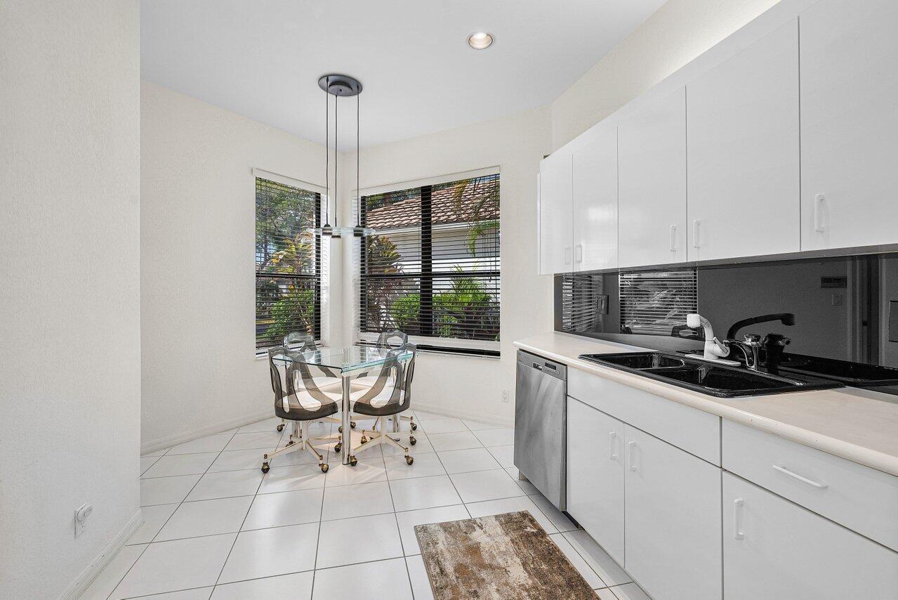 17099 Ryton Lane Boca Raton, FL 33496 - Photo 4 of 76 Kitchen/Breakfast area