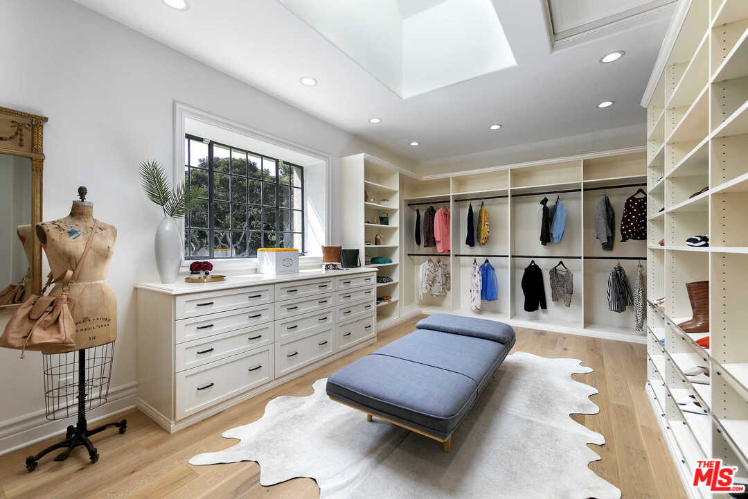 910 North Rexford Drive Beverly Hills, CA 90210 - Photo 18 of 32 a living room with furniture and a book shelf