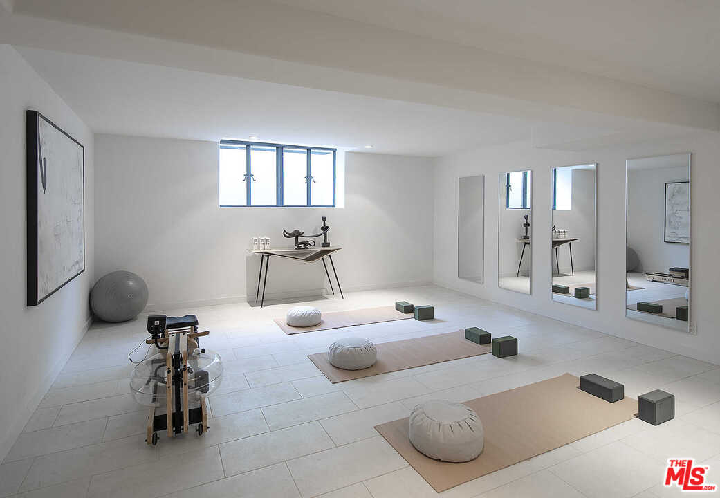 910 North Rexford Drive Beverly Hills, CA 90210 - Photo 22 of 32 a bedroom with bed and window