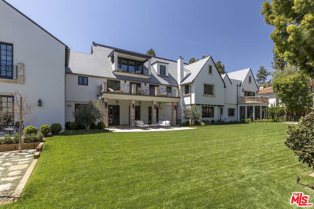 910 North Rexford Drive Beverly Hills, CA 90210 - Photo 26 of 32 a front view of a house with a garden