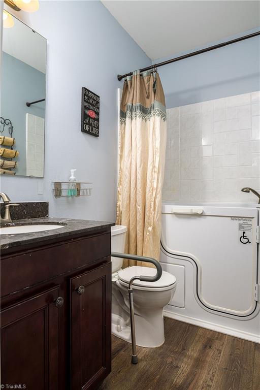 4630 White Beard Road High Point, NC 27265 - Photo 28 of 40 Downstairs full bath with handicap accessible shower/tub
