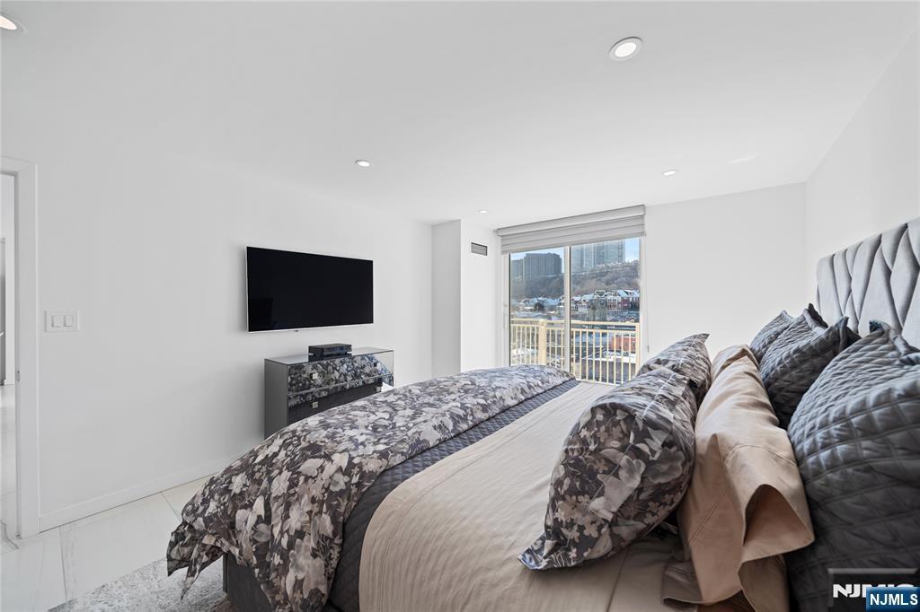 1077 River, Unit 805 Edgewater, NJ 07020 - Photo 14 of 31