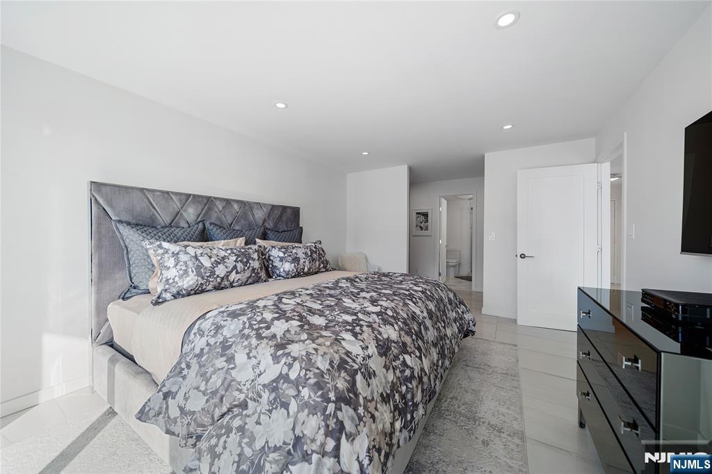 1077 River, Unit 805 Edgewater, NJ 07020 - Photo 15 of 31