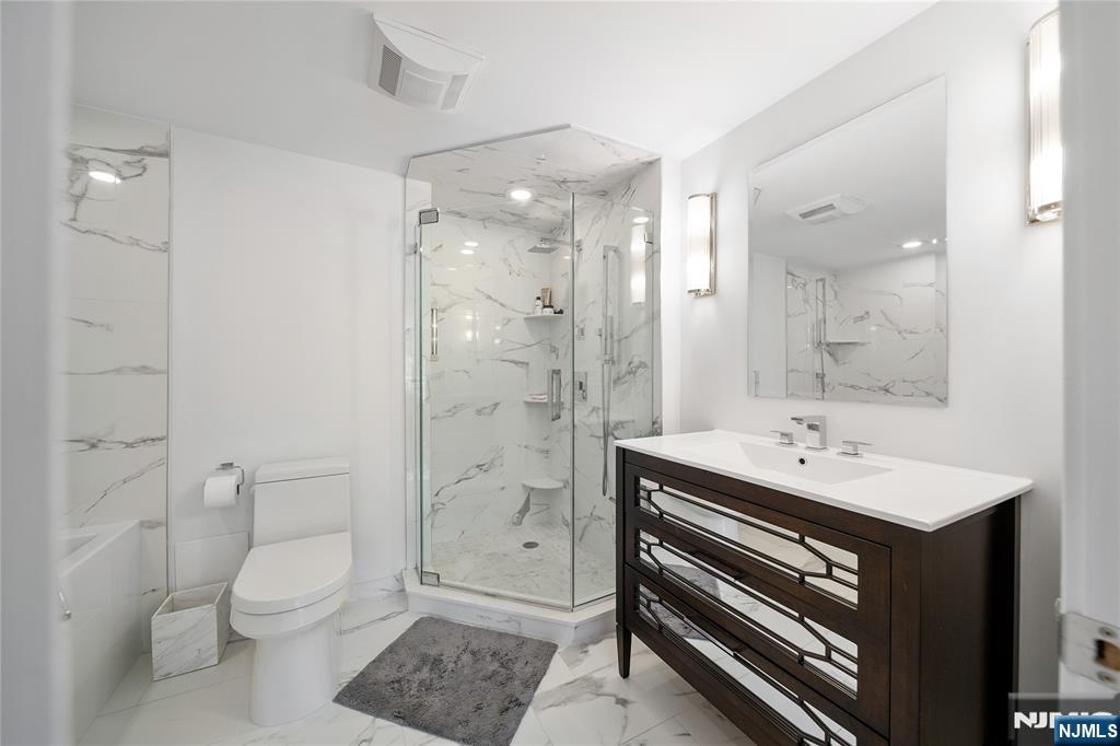1077 River, Unit 805 Edgewater, NJ 07020 - Photo 16 of 31