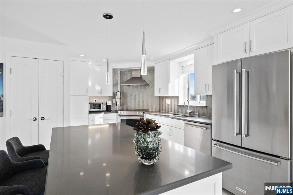 1077 River, Unit 805 Edgewater, NJ 07020 - Photo 3 of 31