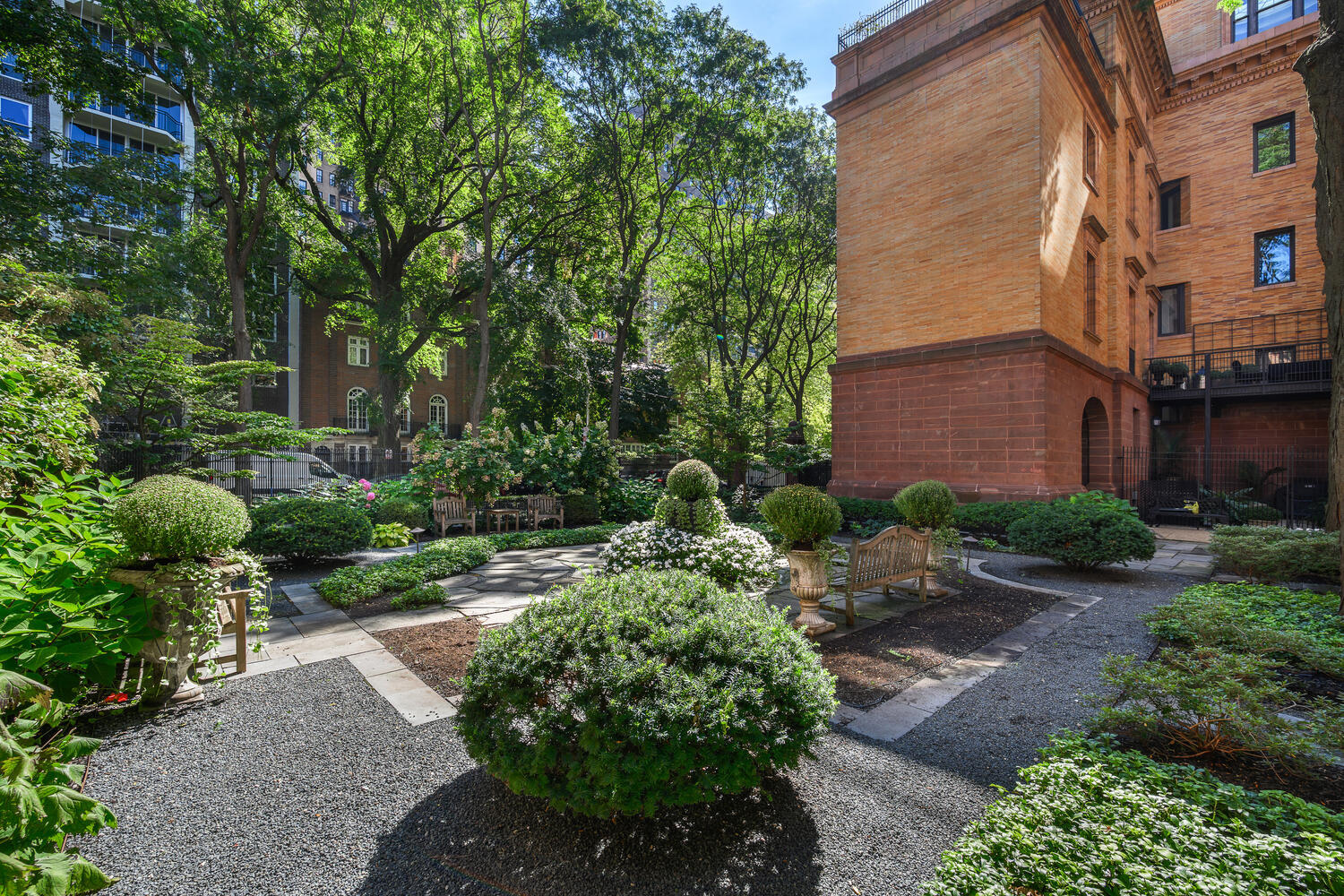 1500 North Astor Street, Unit 6 Chicago, IL 60610 - Photo 37 of 39 a view of a garden with pathway