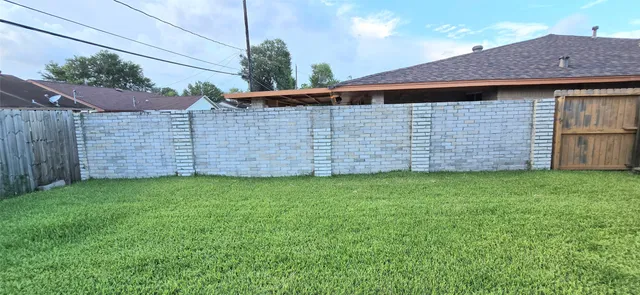 $175,000 | 11606 Glen Hollow, Houston, TX 77048