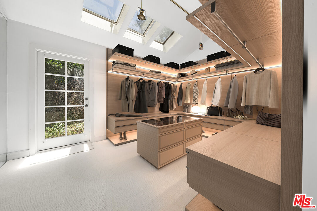 3 Latimer Road Santa Monica, CA 90402 - Photo 19 of 35 a view of living room washer and dryer