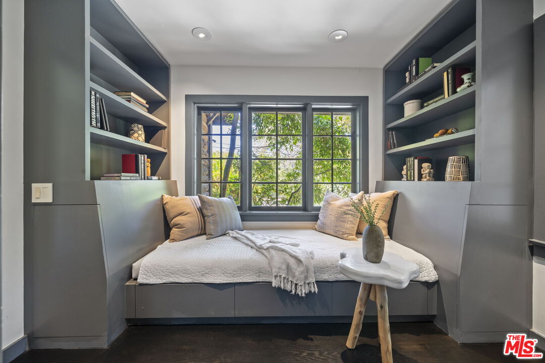 3 Latimer Road Santa Monica, CA 90402 - Photo 28 of 35 a bedroom with a bed and a large window