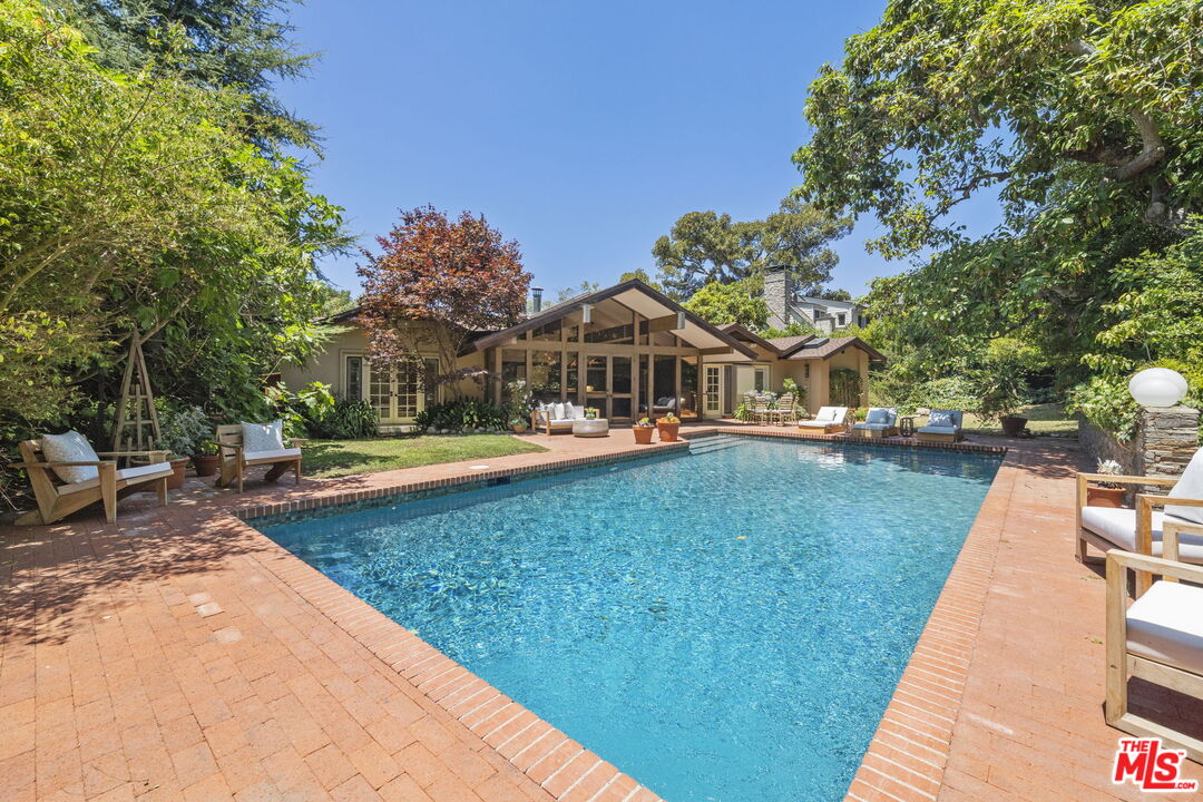 3 Latimer Road Santa Monica, CA 90402 - Photo 30 of 35 a view of a house with swimming pool