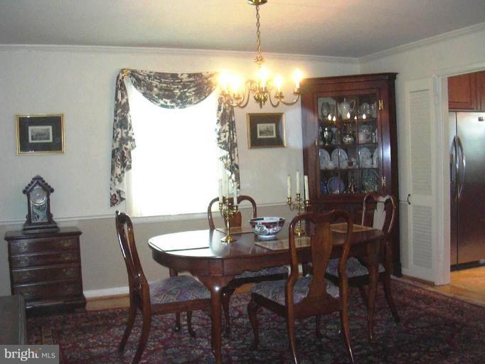 812 Stoneleigh Road Baltimore, MD 21212 - Photo 4 of 21 Dining Room