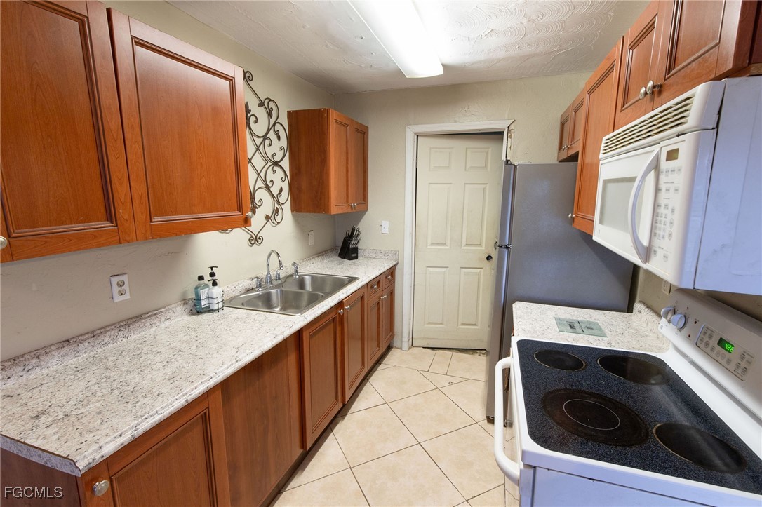 3721 Highland Avenue Fort Myers, FL 33916 - Photo 5 of 17