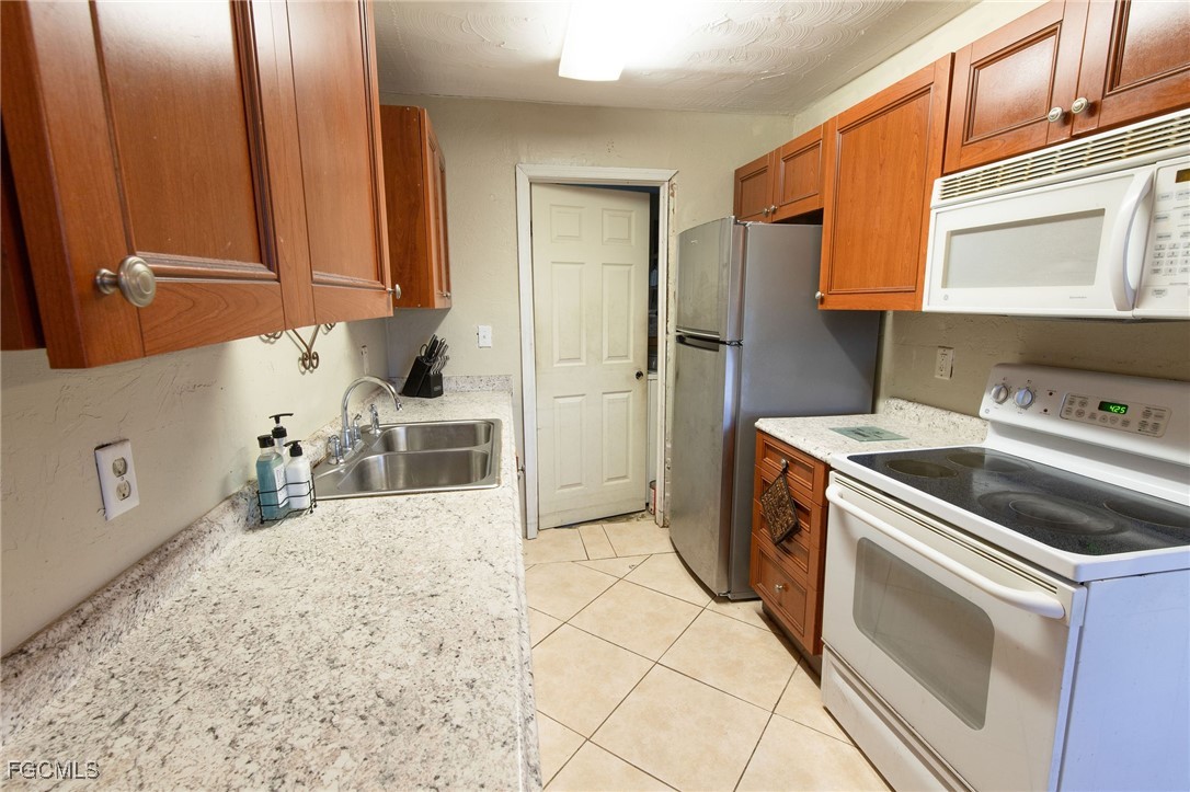 3721 Highland Avenue Fort Myers, FL 33916 - Photo 6 of 17