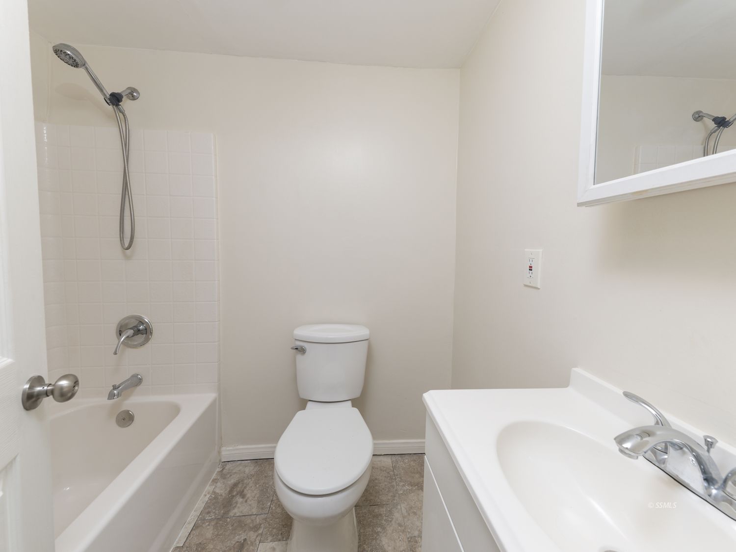 419 West Haloid Avenue Ridgecrest, CA 93555 - Photo 17 of 29 a bathroom with a sink toilet and bathtub