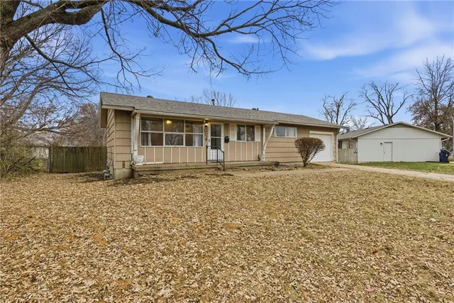 $130,000 | 8703 Manchester, Raytown, MO 64138
