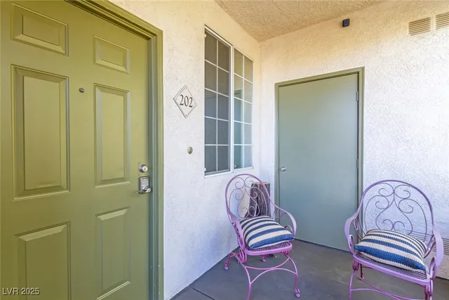 $2,150 | 1705 King James Street, Unit 202, Las Vegas, NV 89144
