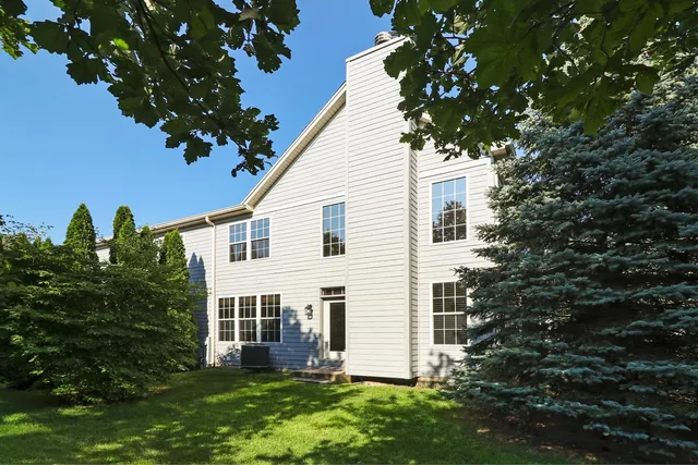 $3,200 | 292 Jennifer Court, Gurnee, IL 60031