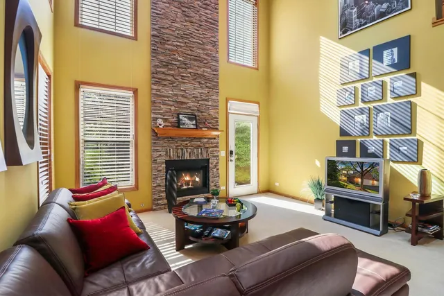 $3,200 | 292 Jennifer Court, Gurnee, IL 60031