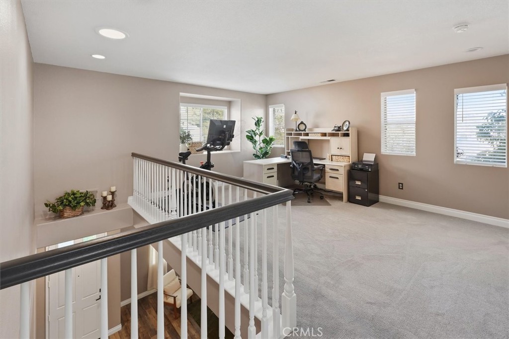 29053 Raintree Lane Saugus, CA 91390 - Photo 18 of 36