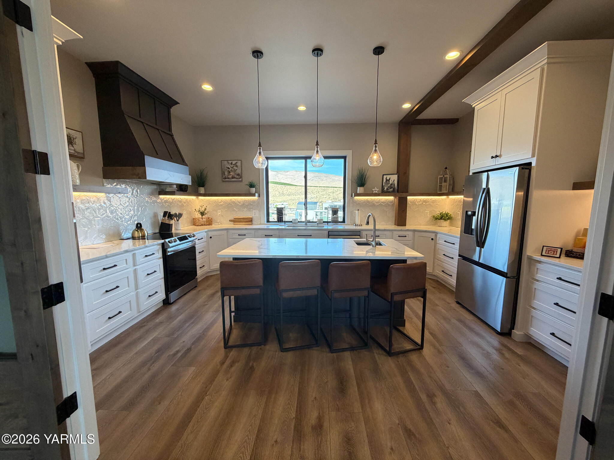 1769 Naches Wenas Road, Unit 108 Selah, WA 98942 - Photo 7 of 10 7. Clubhouse Kitchen