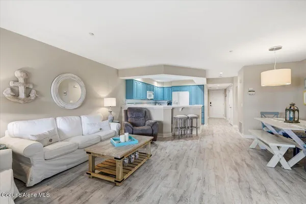 $748,000 | 4724 South Arrow Point Drive, Unit 207, Harrison, ID 83833