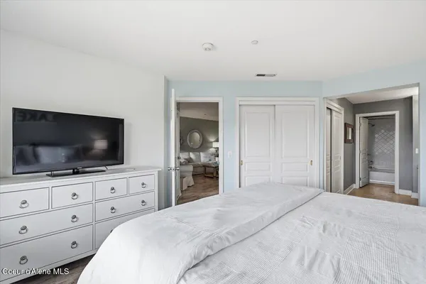 $748,000 | 4724 South Arrow Point Drive, Unit 207, Harrison, ID 83833