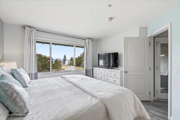 $748,000 | 4724 South Arrow Point Drive, Unit 207, Harrison, ID 83833