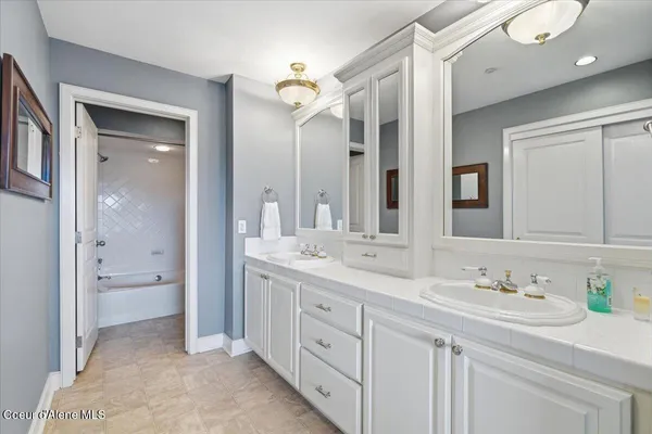 $748,000 | 4724 South Arrow Point Drive, Unit 207, Harrison, ID 83833