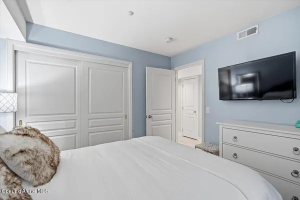 $748,000 | 4724 South Arrow Point Drive, Unit 207, Harrison, ID 83833